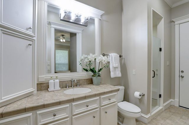 127 E Bracebridge Circle, The Woodlands, TX 77382