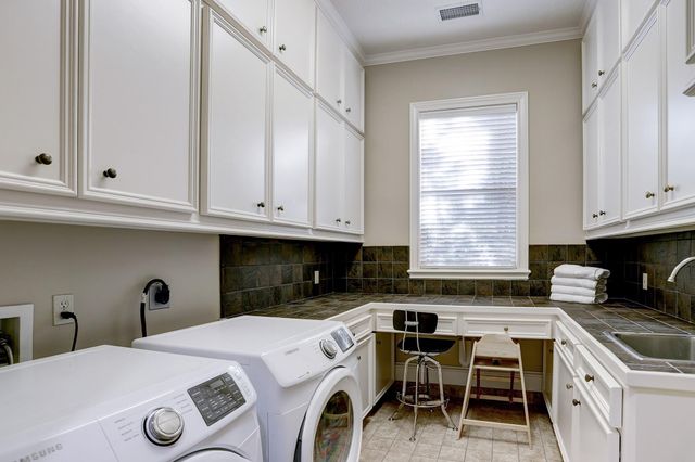 127 E Bracebridge Circle, The Woodlands, TX 77382