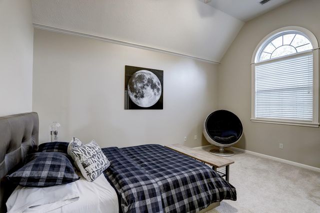 127 E Bracebridge Circle, The Woodlands, TX 77382