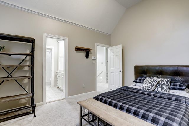 127 E Bracebridge Circle, The Woodlands, TX 77382