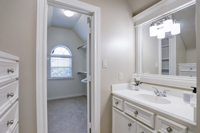 127 E Bracebridge Circle, The Woodlands, TX 77382
