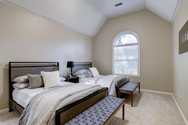 127 E Bracebridge Circle, The Woodlands, TX 77382