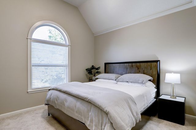 127 E Bracebridge Circle, The Woodlands, TX 77382