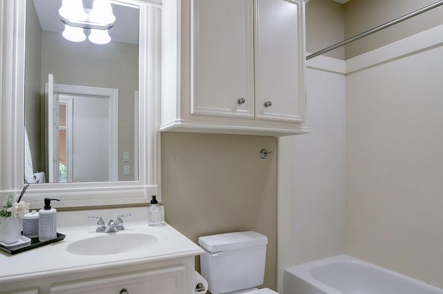 127 E Bracebridge Circle, The Woodlands, TX 77382