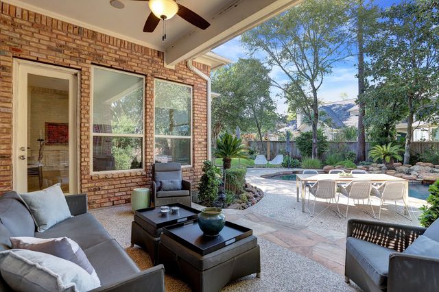 127 E Bracebridge Circle, The Woodlands, TX 77382