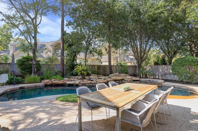 127 E Bracebridge Circle, The Woodlands, TX 77382
