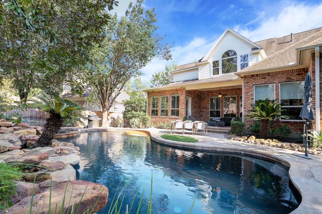 127 E Bracebridge Circle, The Woodlands, TX 77382