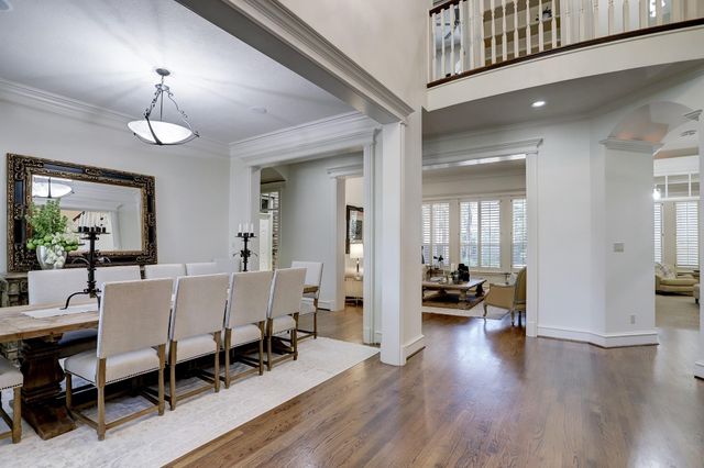 127 E Bracebridge Circle, The Woodlands, TX 77382