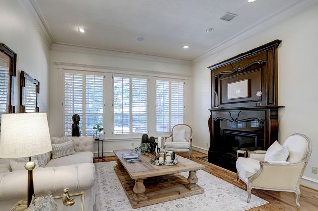 127 E Bracebridge Circle, The Woodlands, TX 77382