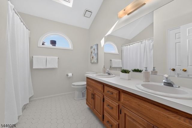 18 Cornell Trl, Hillsborough Twp., NJ 08844