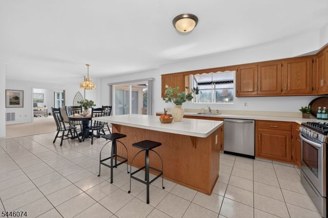 18 Cornell Trl, Hillsborough Twp., NJ 08844