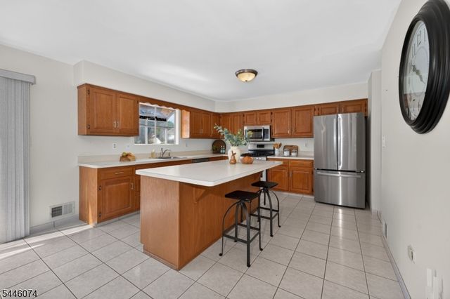 18 Cornell Trl, Hillsborough Twp., NJ 08844