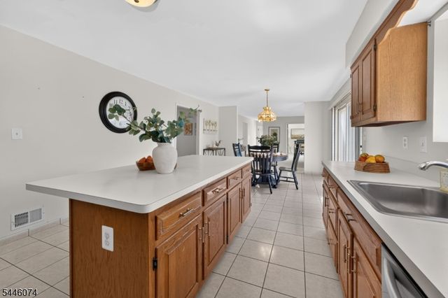 18 Cornell Trl, Hillsborough Twp., NJ 08844