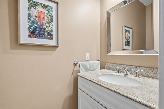 90 Rangeway Rd 204, Billerica, MA 01862