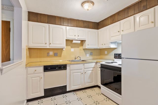 20 Williamsburg Ct. 2, Shrewsbury, MA 01545
