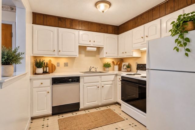 20 Williamsburg Ct. 2, Shrewsbury, MA 01545