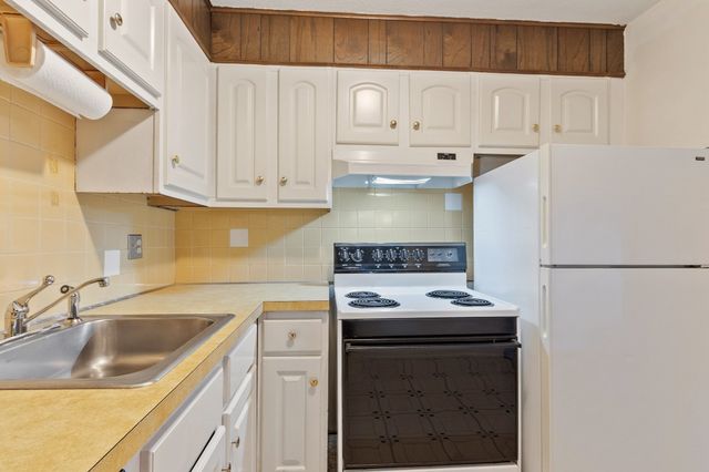 20 Williamsburg Ct. 2, Shrewsbury, MA 01545