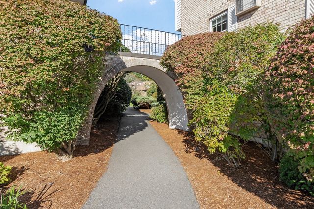 20 Williamsburg Ct. 2, Shrewsbury, MA 01545