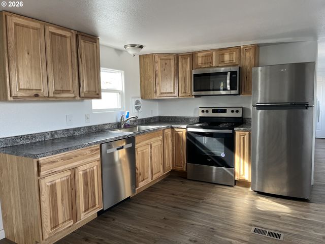 1413 HAWTHORNE Ave 20, Reedsport, OR 97467