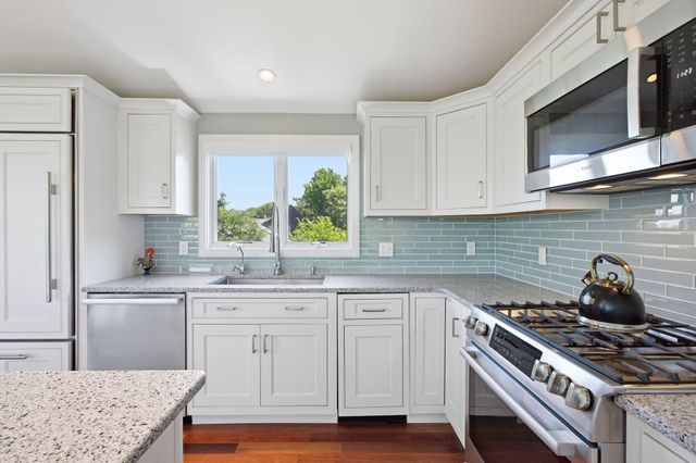 20 Bayberry Avenue, Provincetown, MA 02657