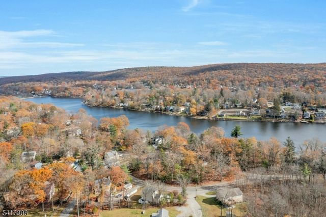 39 Delaware Rd, West Milford Twp., NJ 07421