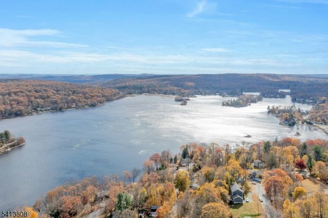 39 Delaware Rd, West Milford Twp., NJ 07421