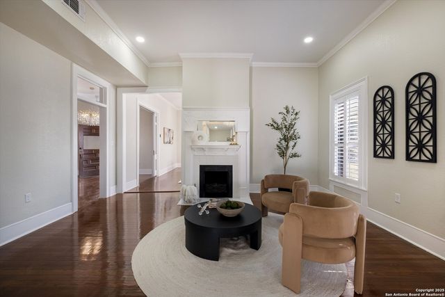 617 E Guenther, San Antonio, TX 78210