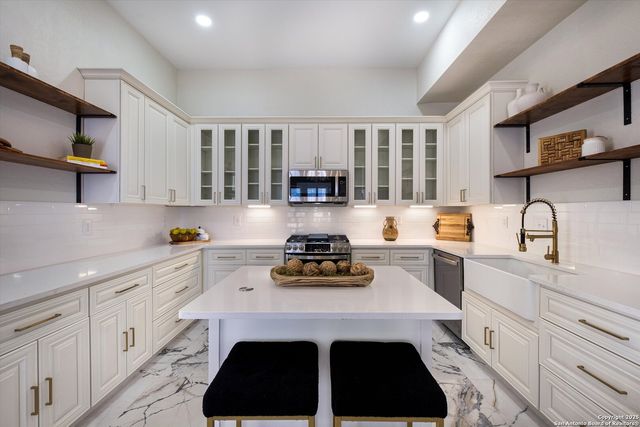 617 E Guenther, San Antonio, TX 78210