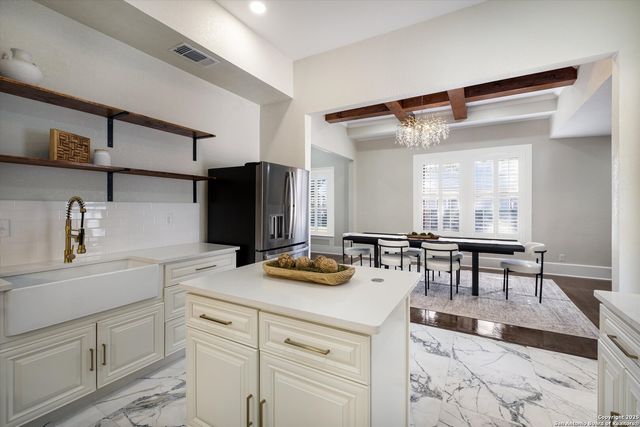 617 E Guenther, San Antonio, TX 78210