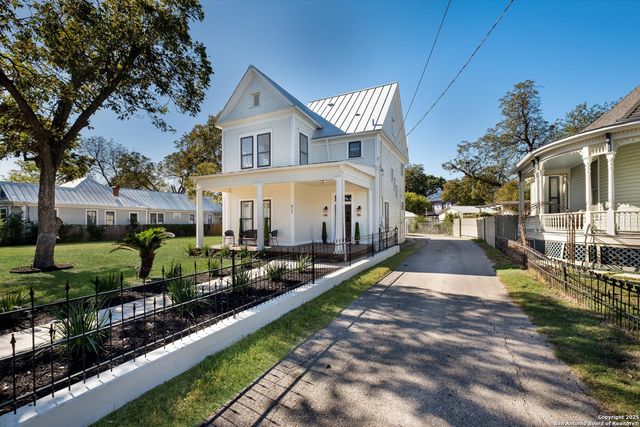 617 E Guenther, San Antonio, TX 78210