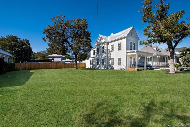 617 E Guenther, San Antonio, TX 78210