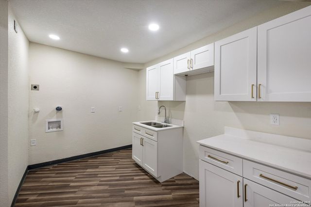 617 E Guenther, San Antonio, TX 78210