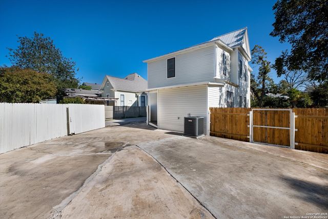 617 E Guenther, San Antonio, TX 78210