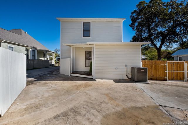 617 E Guenther, San Antonio, TX 78210