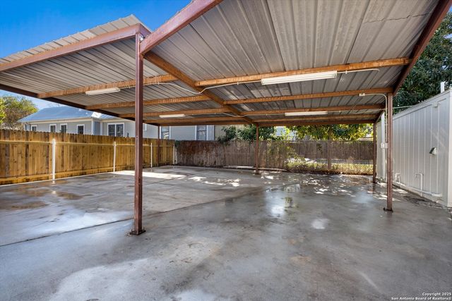 617 E Guenther, San Antonio, TX 78210