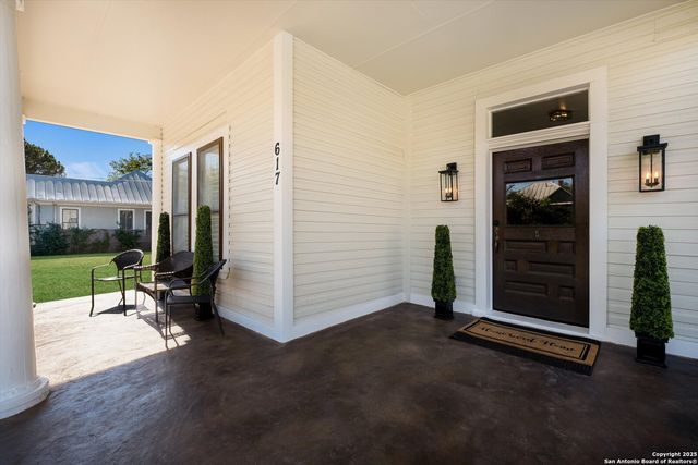 617 E Guenther, San Antonio, TX 78210