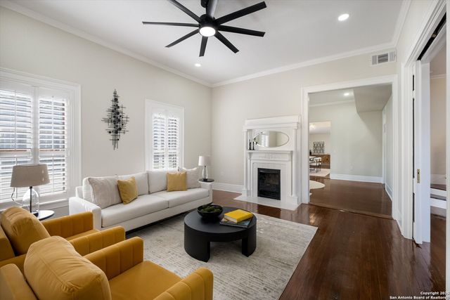 617 E Guenther, San Antonio, TX 78210