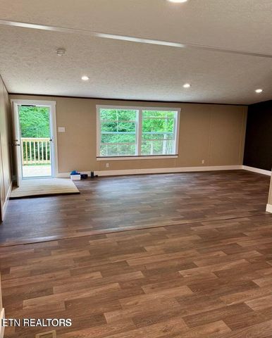 112 Clear Springs Rd, Harriman, TN 37748