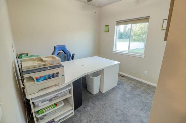 325 E Parker Ct, Colbert, WA 99005