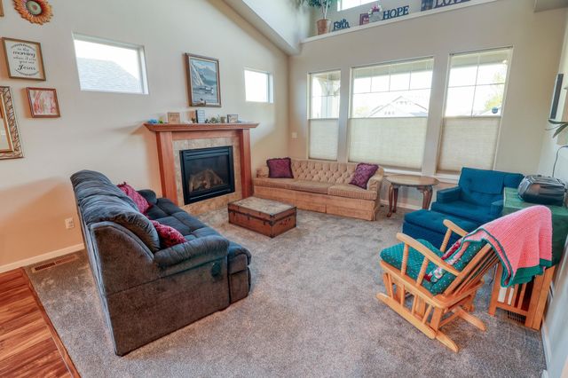 325 E Parker Ct, Colbert, WA 99005