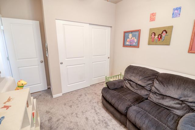 325 E Parker Ct, Colbert, WA 99005