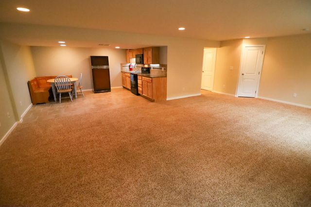 325 E Parker Ct, Colbert, WA 99005