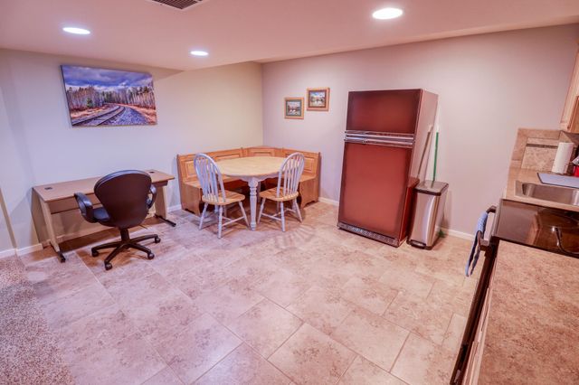 325 E Parker Ct, Colbert, WA 99005