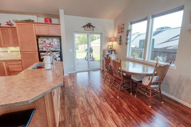 325 E Parker Ct, Colbert, WA 99005