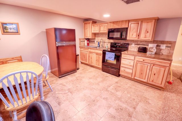 325 E Parker Ct, Colbert, WA 99005