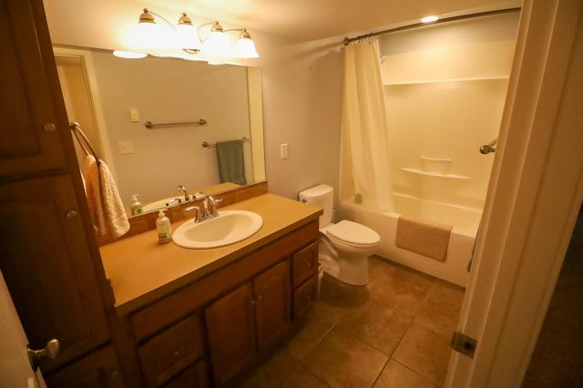325 E Parker Ct, Colbert, WA 99005