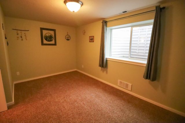 325 E Parker Ct, Colbert, WA 99005