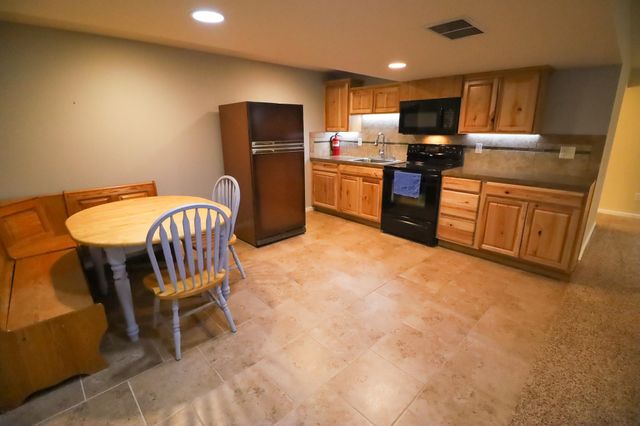 325 E Parker Ct, Colbert, WA 99005