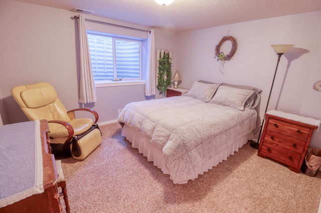 325 E Parker Ct, Colbert, WA 99005