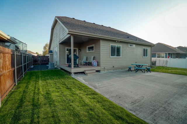 325 E Parker Ct, Colbert, WA 99005